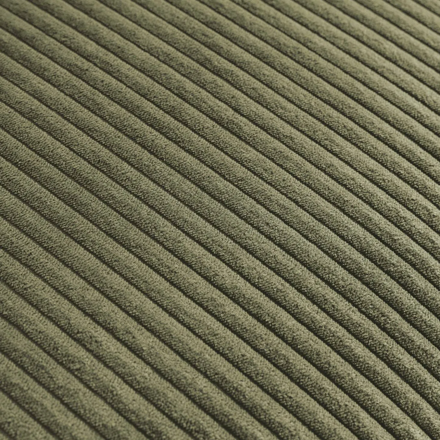 2-3-Sitzer Design-Schlafsofa mit Cordbezug und verchromten Metallfüßen