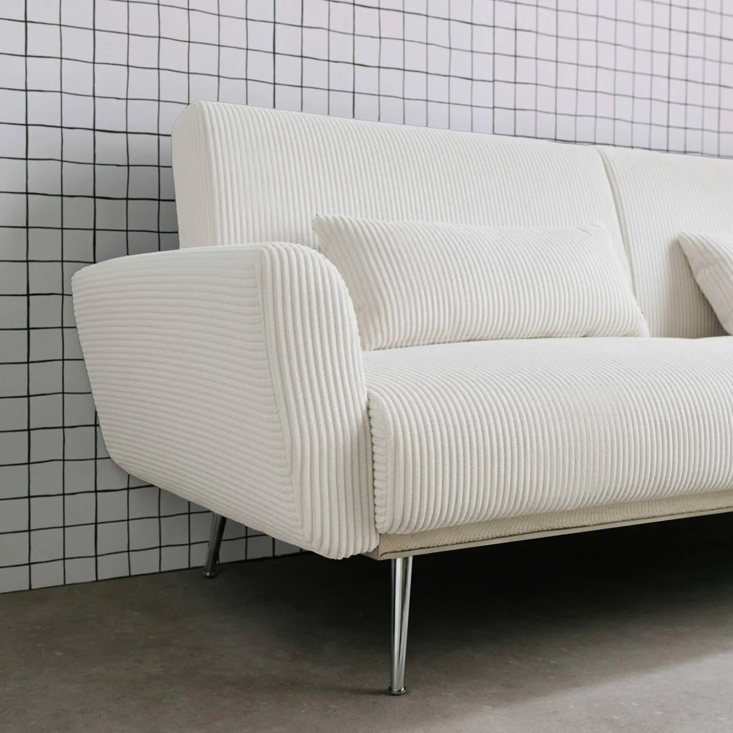 2-3-Sitzer Design-Schlafsofa mit Cordbezug und verchromten Metallfüßen