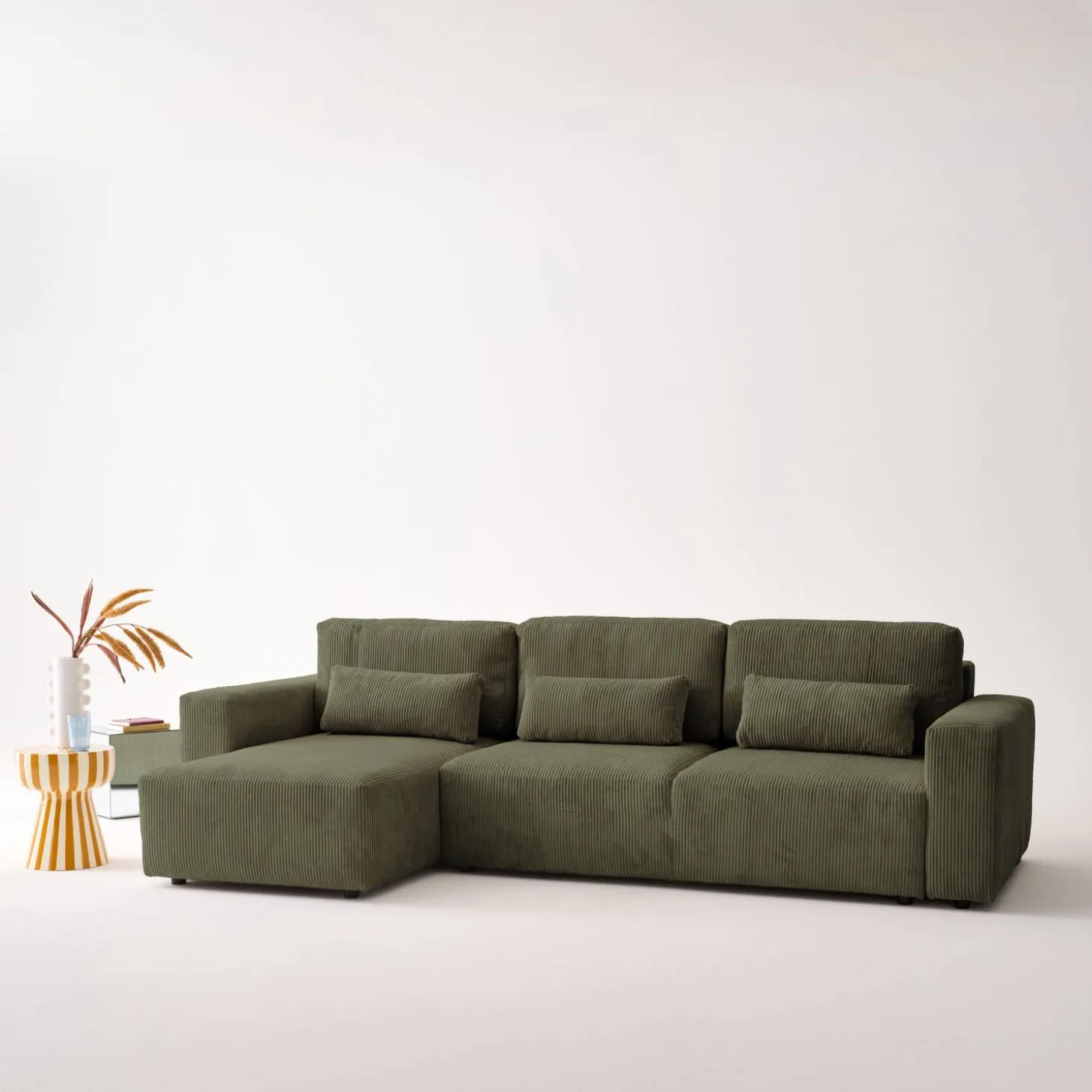 5-Sitzer Ecksofa mit Cordbezug und Schlaffunktion, Recamiere beidseitig montierbar