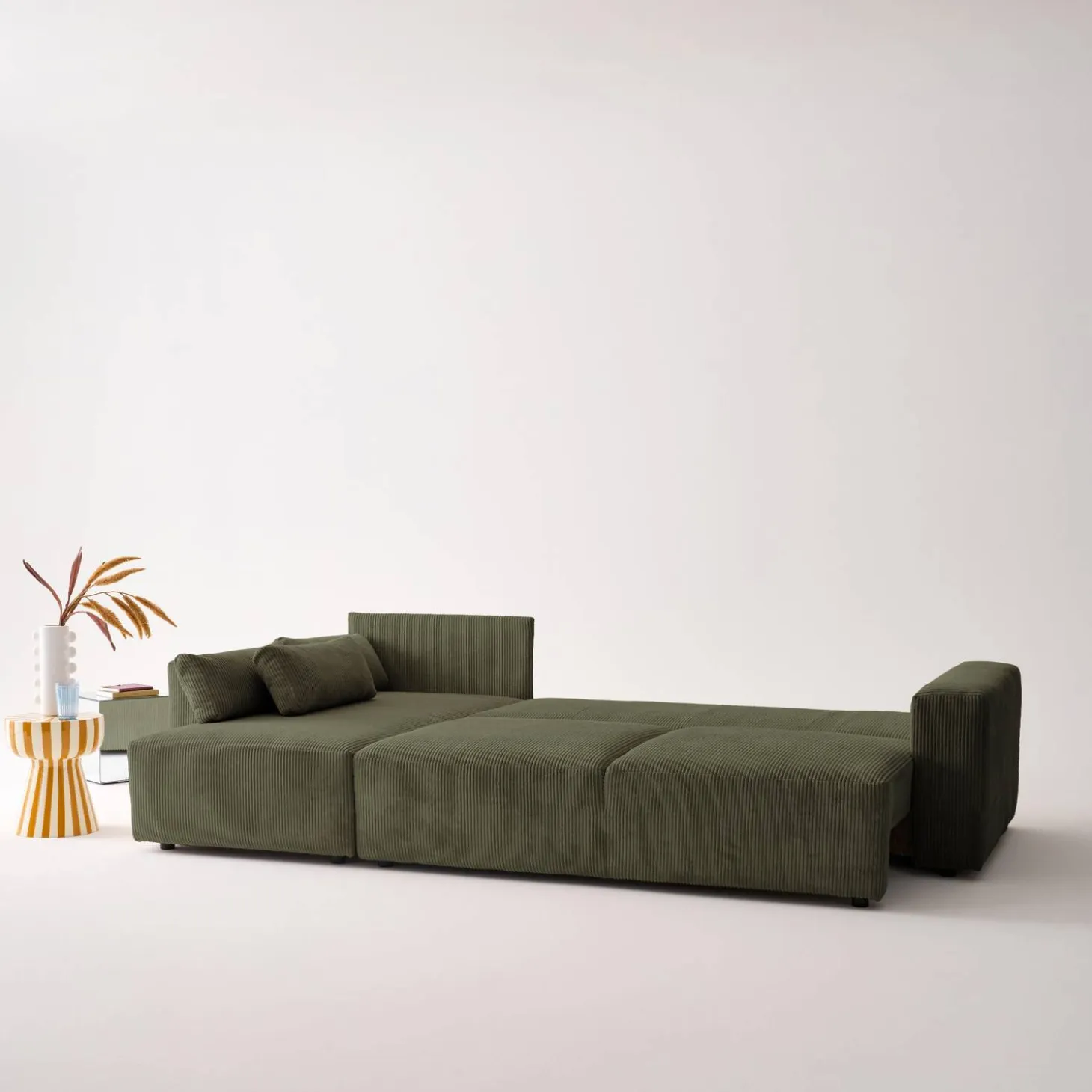 5-Sitzer Ecksofa mit Cordbezug und Schlaffunktion, Recamiere beidseitig montierbar