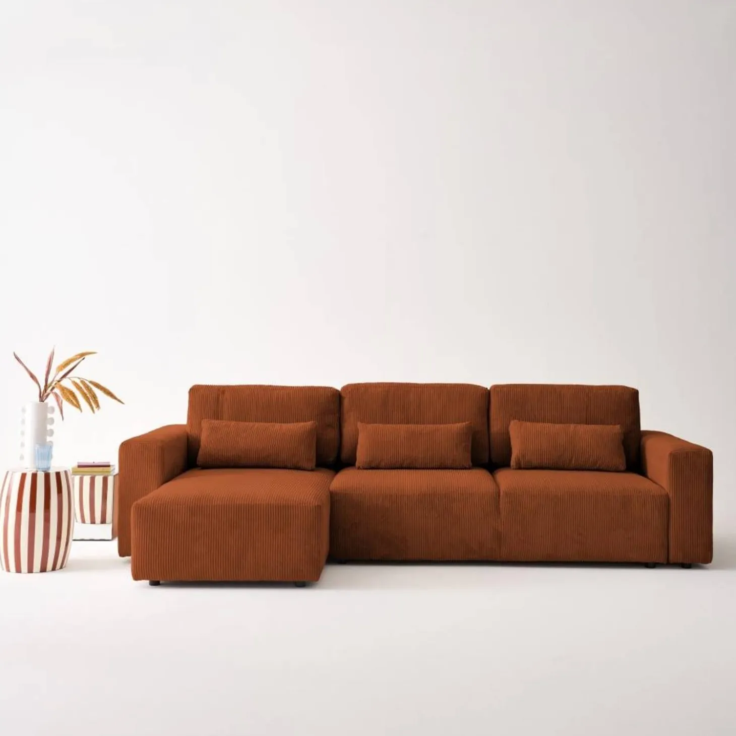 5-Sitzer Ecksofa mit Cordbezug und Schlaffunktion, Recamiere beidseitig montierbar