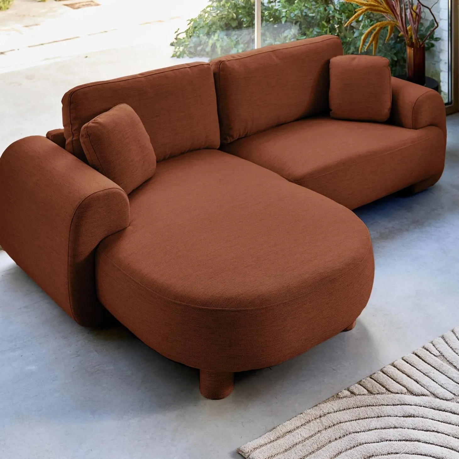 3-Sitzer Ecksofa mit Stoffbezug und runden Füßen, Recamiere links