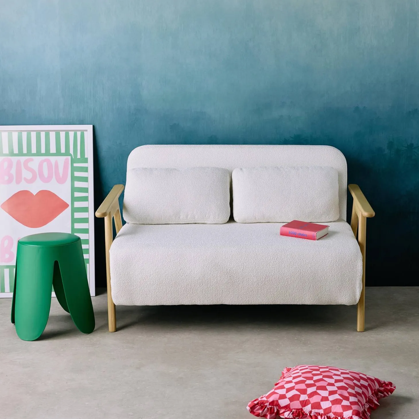 2-Sitzer Schlafsofa aus Heveaholz mit strukturiertem Bouclé-Bezug