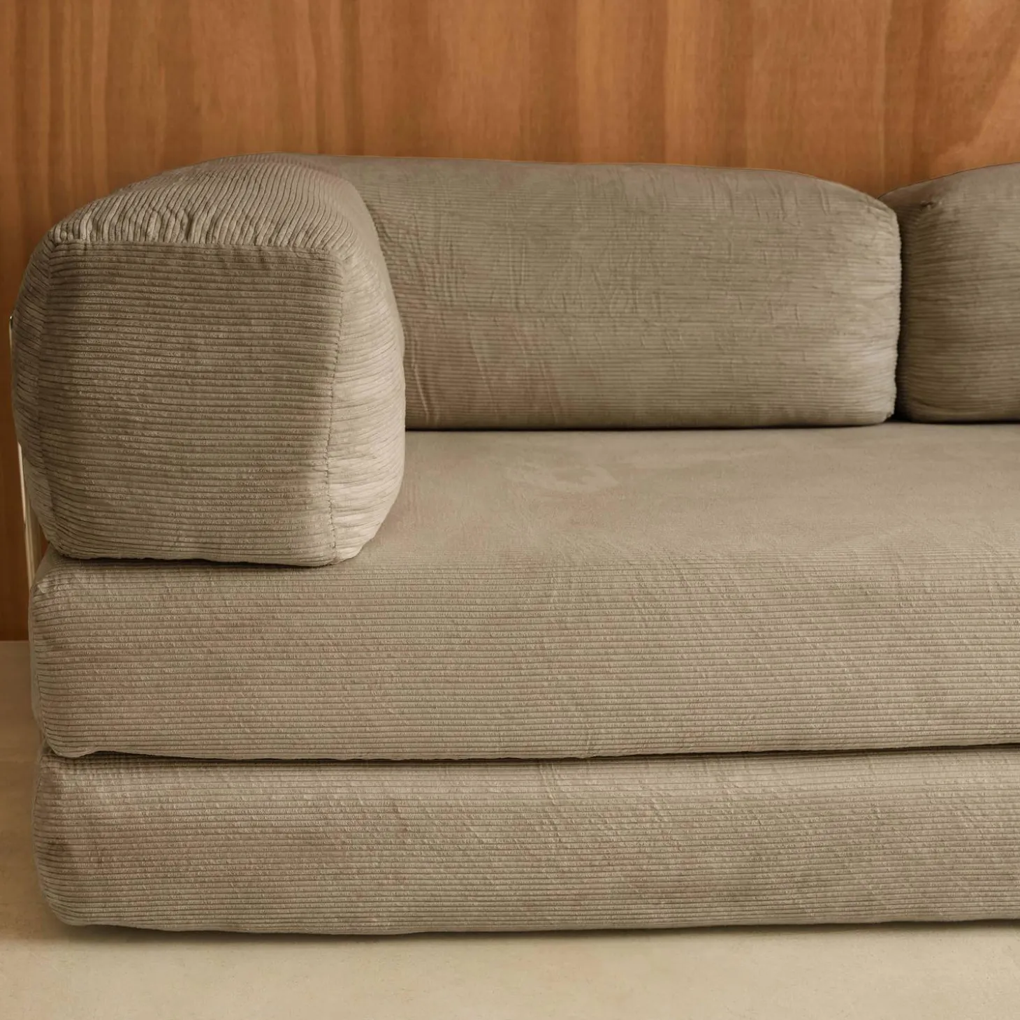 3-Sitzer-Schlafsofa im Vintage-Stil mit Cordbezug und verchromtem Außengestell