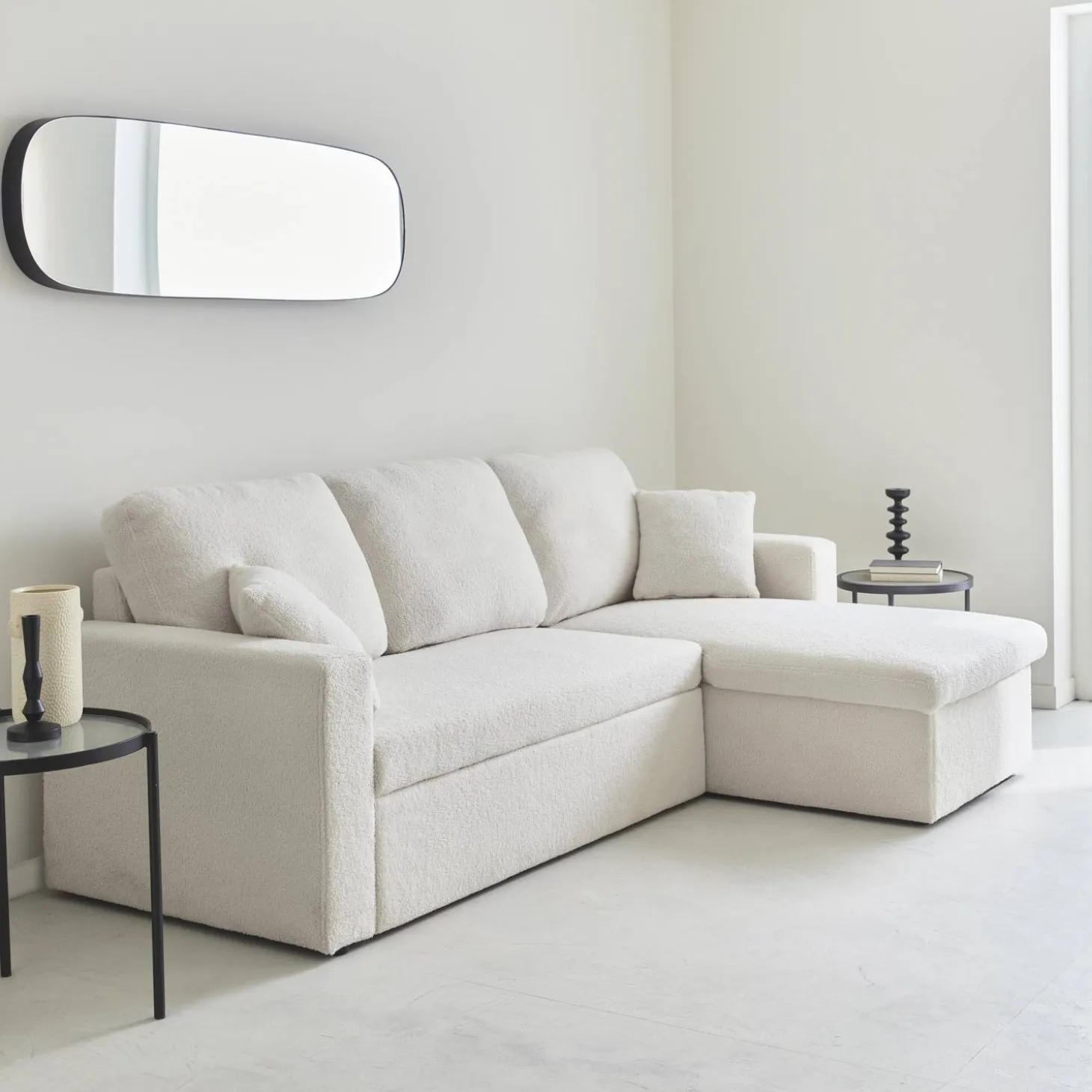 3-Sitzer Schlafsofa mit beidseitig montierbarer Recamiere und Bouclé-Bezug
