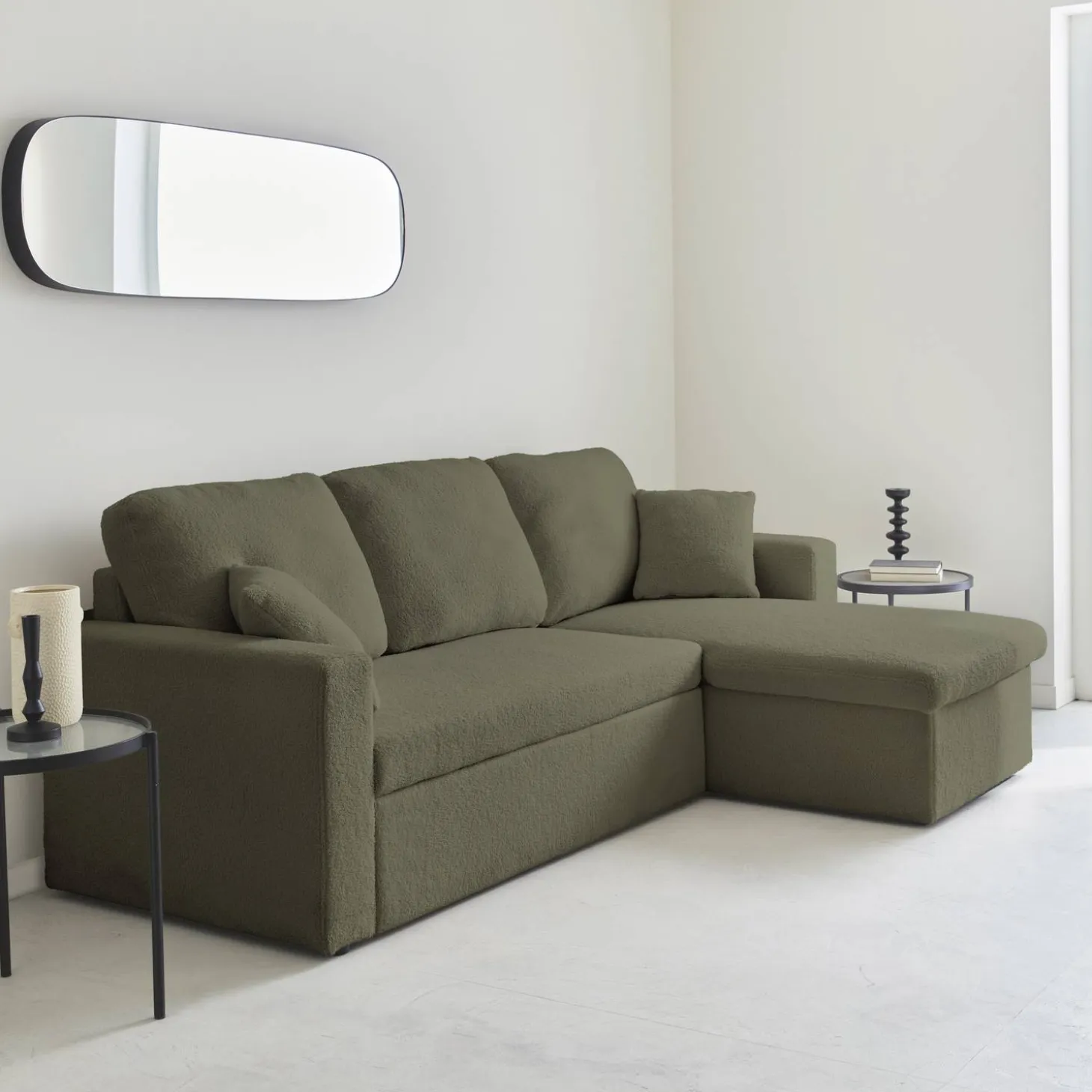 3-Sitzer Schlafsofa mit beidseitig montierbarer Recamiere und Bouclé-Bezug