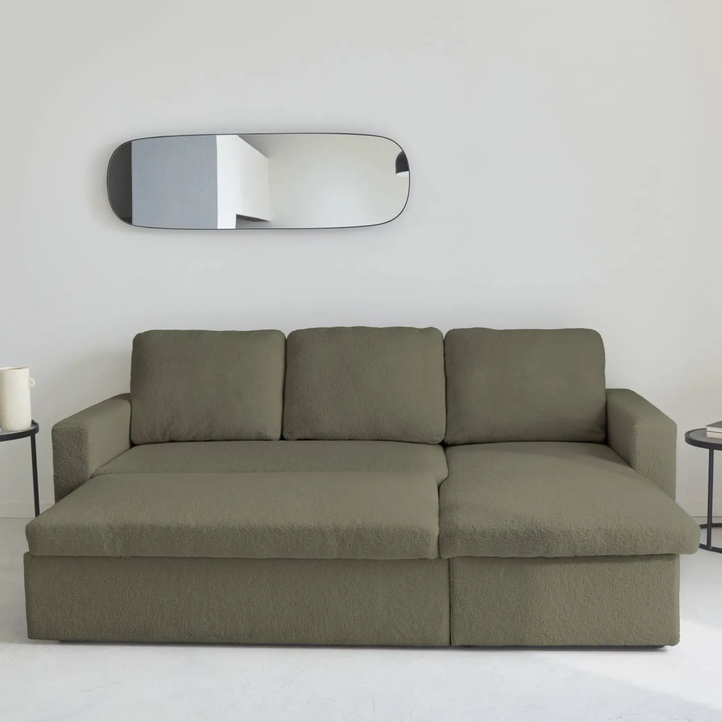 3-Sitzer Schlafsofa mit beidseitig montierbarer Recamiere und Bouclé-Bezug