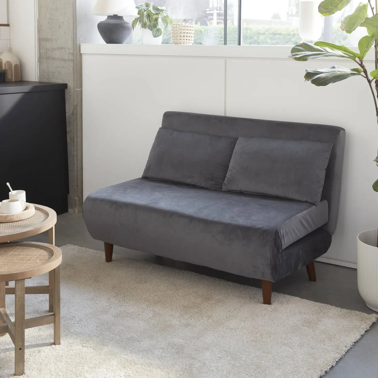 2-Sitzer Schlafsofa mit Holzbeinen