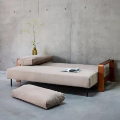 3-Sitzer Schlafsofa mit wasserabweisendem Stoff und Armlehnen aus Holz