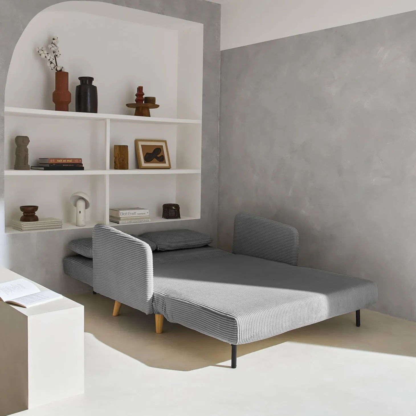 2-Sitzer-Sofa mit Cordbezug und Holzfüßen
