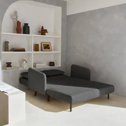 2-Sitzer-Sofa mit Cordbezug und Holzfüßen