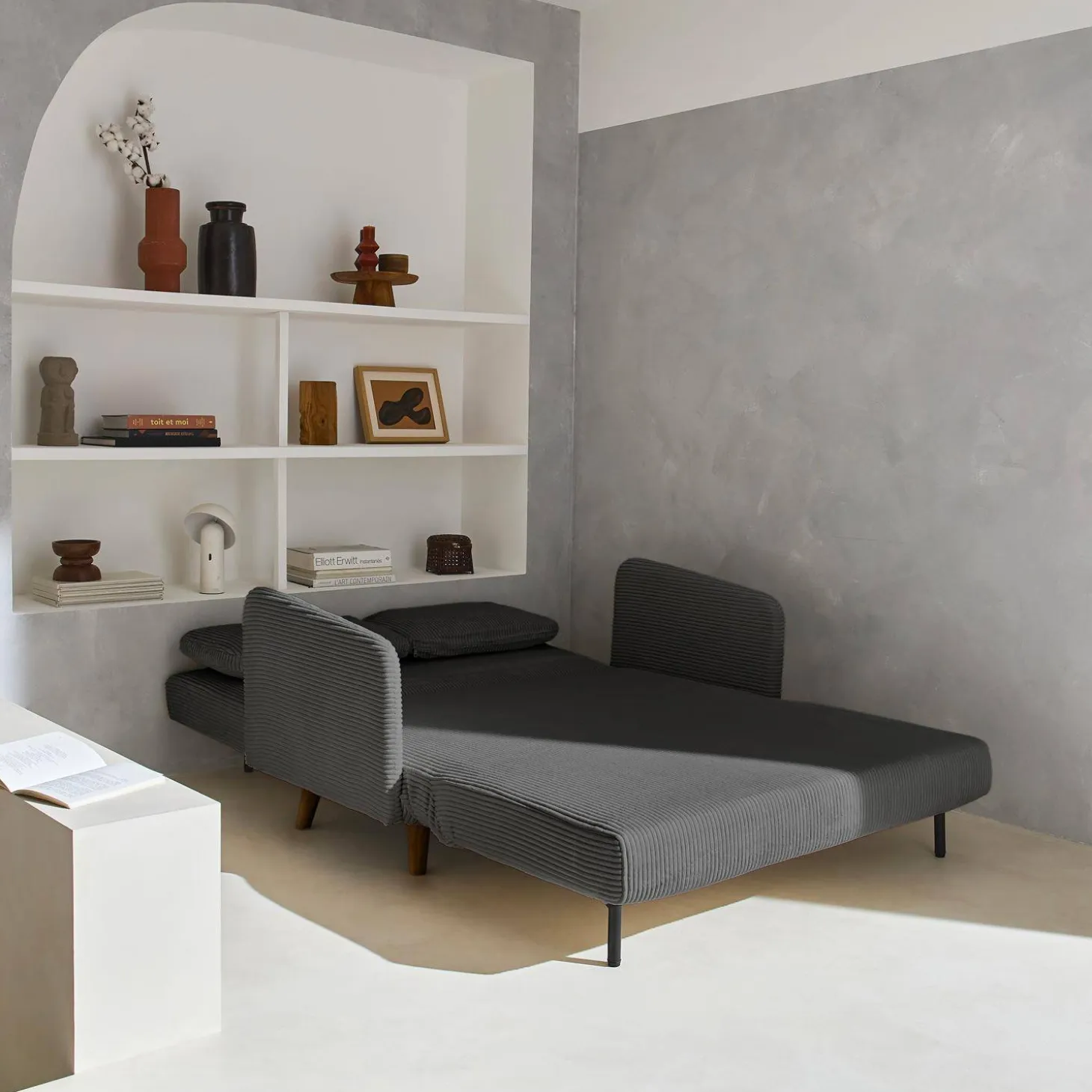 2-Sitzer-Sofa mit Cordbezug und Holzfüßen