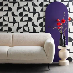 3-Sitzer-Sofa mit cremefarbenem Bouclé-Bezug und Metallbeinen