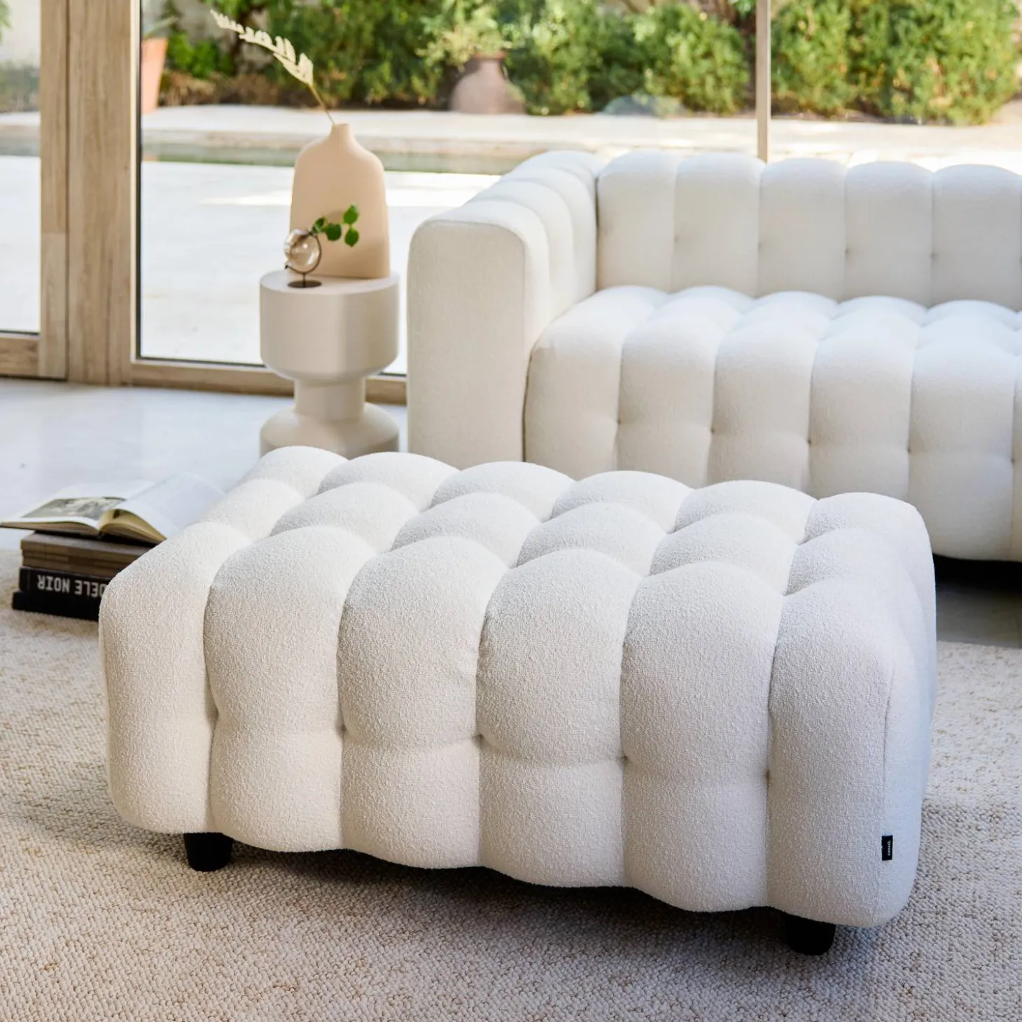 Sitzhocker Fußhocker mit strukturiertem Bouclébezug für 3-Sitzer Ecksofa Leon