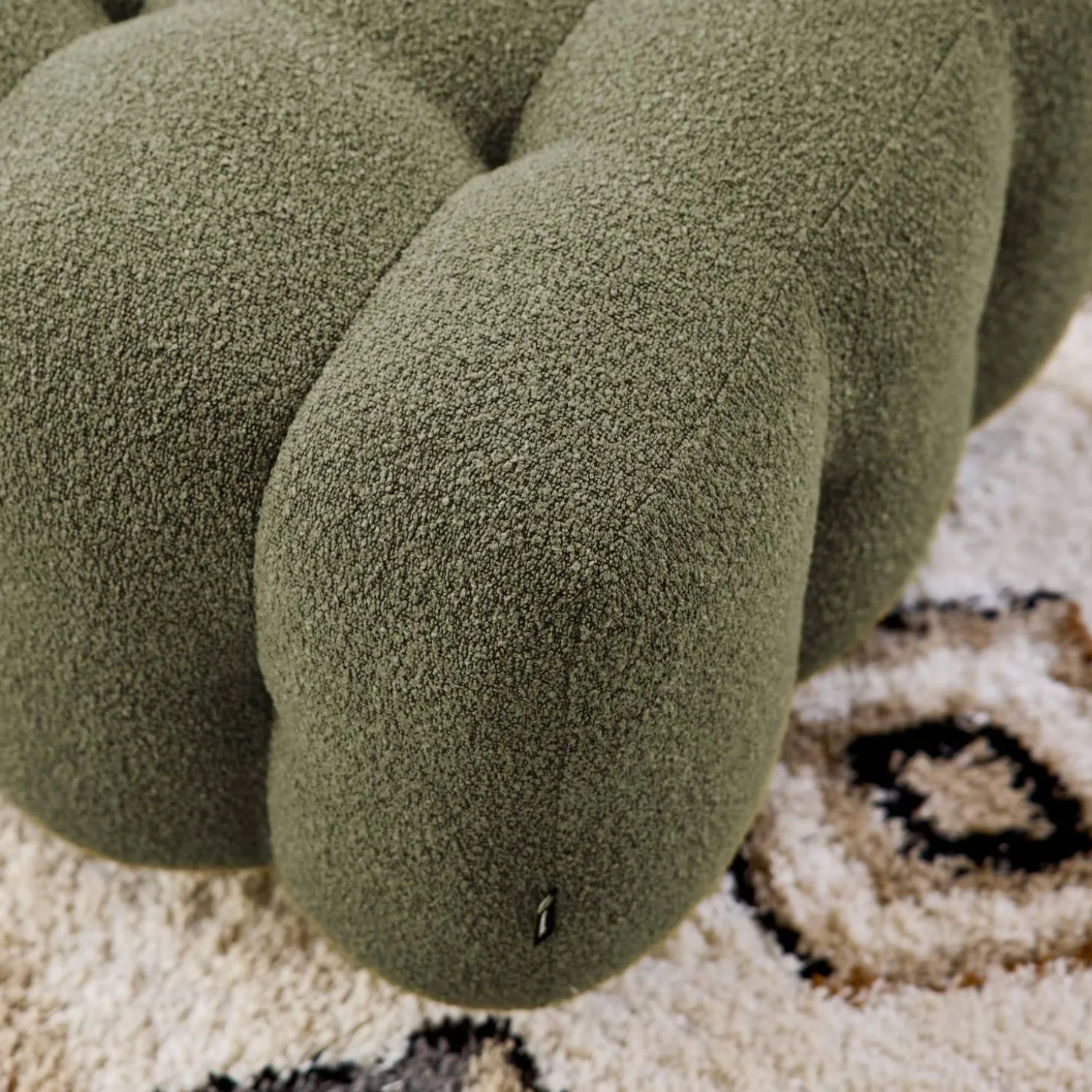 Sitzhocker Fußhocker mit strukturiertem Bouclébezug für 2-Sitzer Sofa Leon