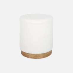 Skandinavischer Hocker mit weißem Bouclé-Bezug