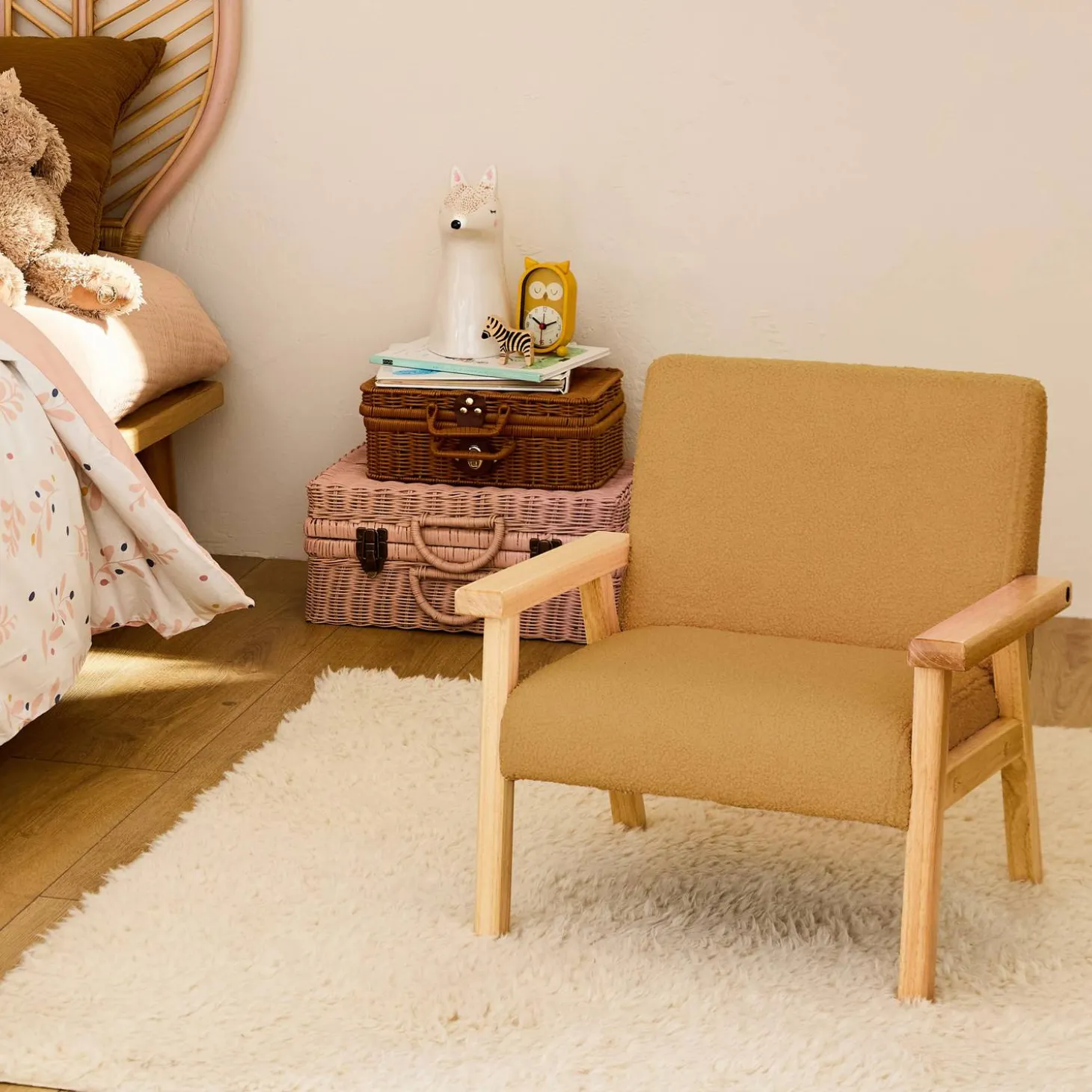 Skandinavischer Kindersessel aus Hevea-Holz