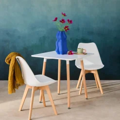 Skandinavischer quadratischer Esstisch 70 cm + 2 Stühle
