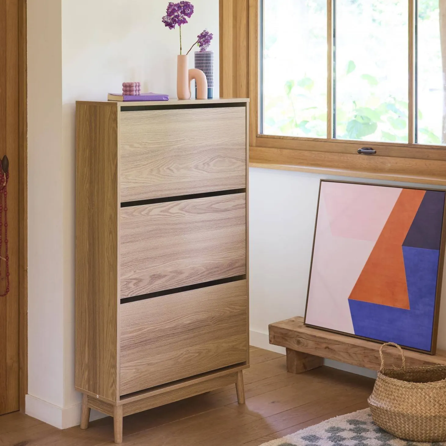 Skandinavischer Schuhschrank mit Holzdekor