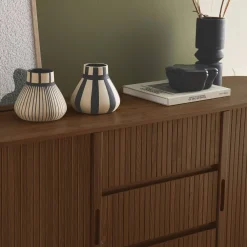 Skandinavisches Buffet in Holzlook mit 2 Schiebetüren 150cm