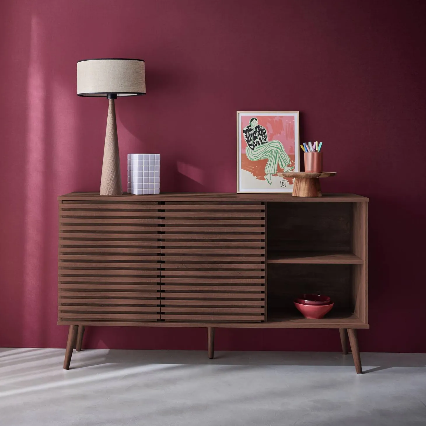 Skandinavisches Sideboard in Holzdekor mit 2 geriffelten Schiebetüren B 140 cm
