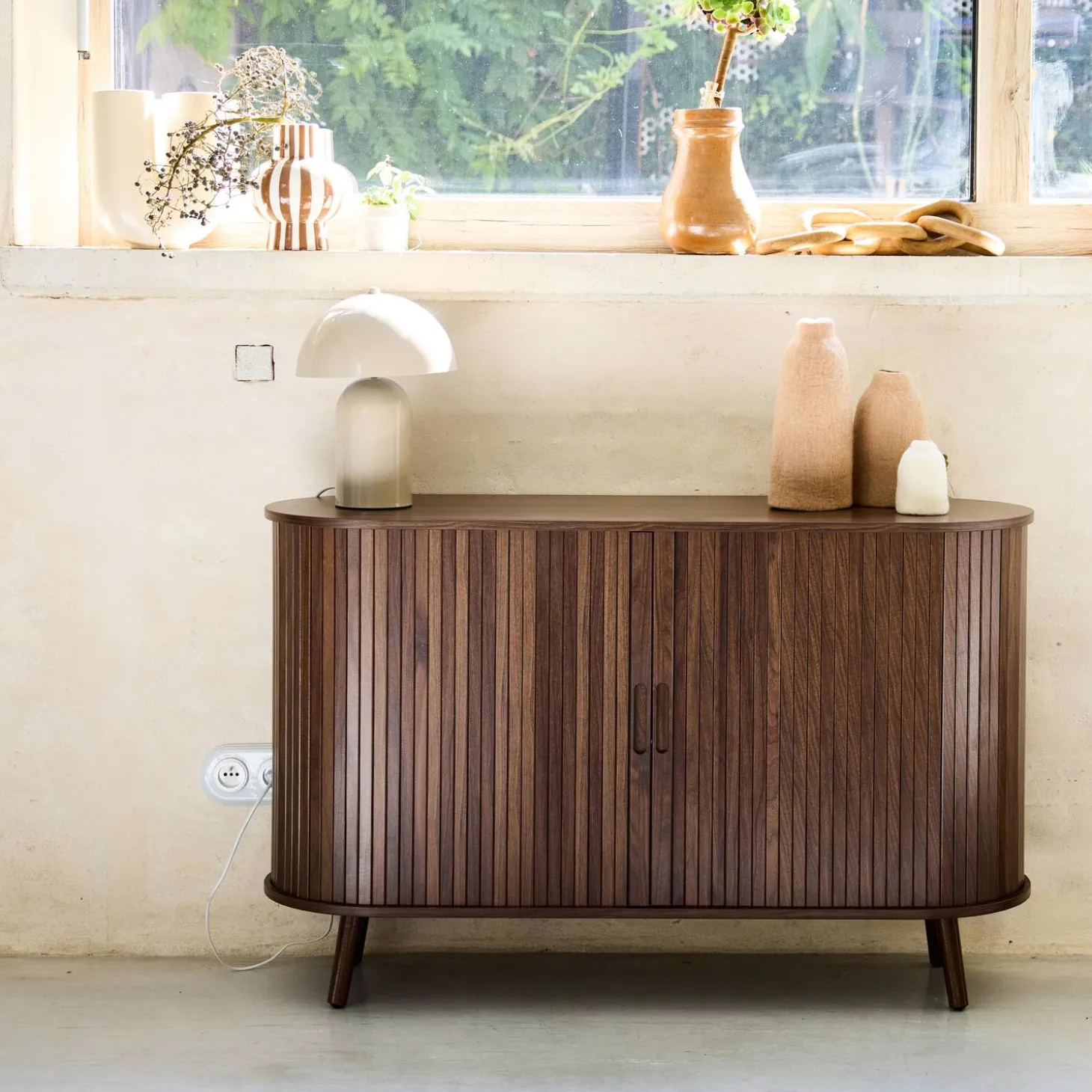 Skandinavisches Sideboard mit 2 Schiebetüren, 120 cm