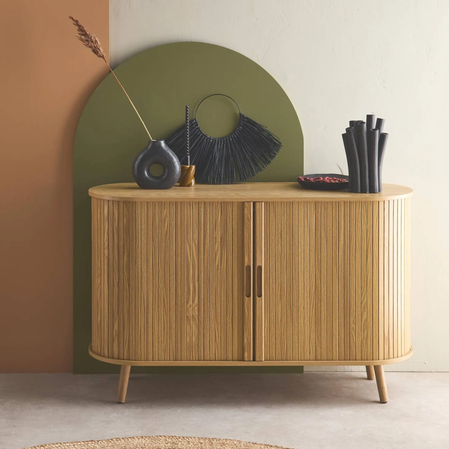 Skandinavisches Sideboard mit 2 Schiebetüren, 120 cm