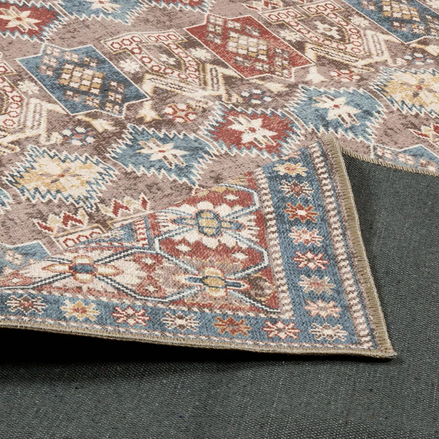 Teppich im orientalischen / persischen Stil, mehrfarbig