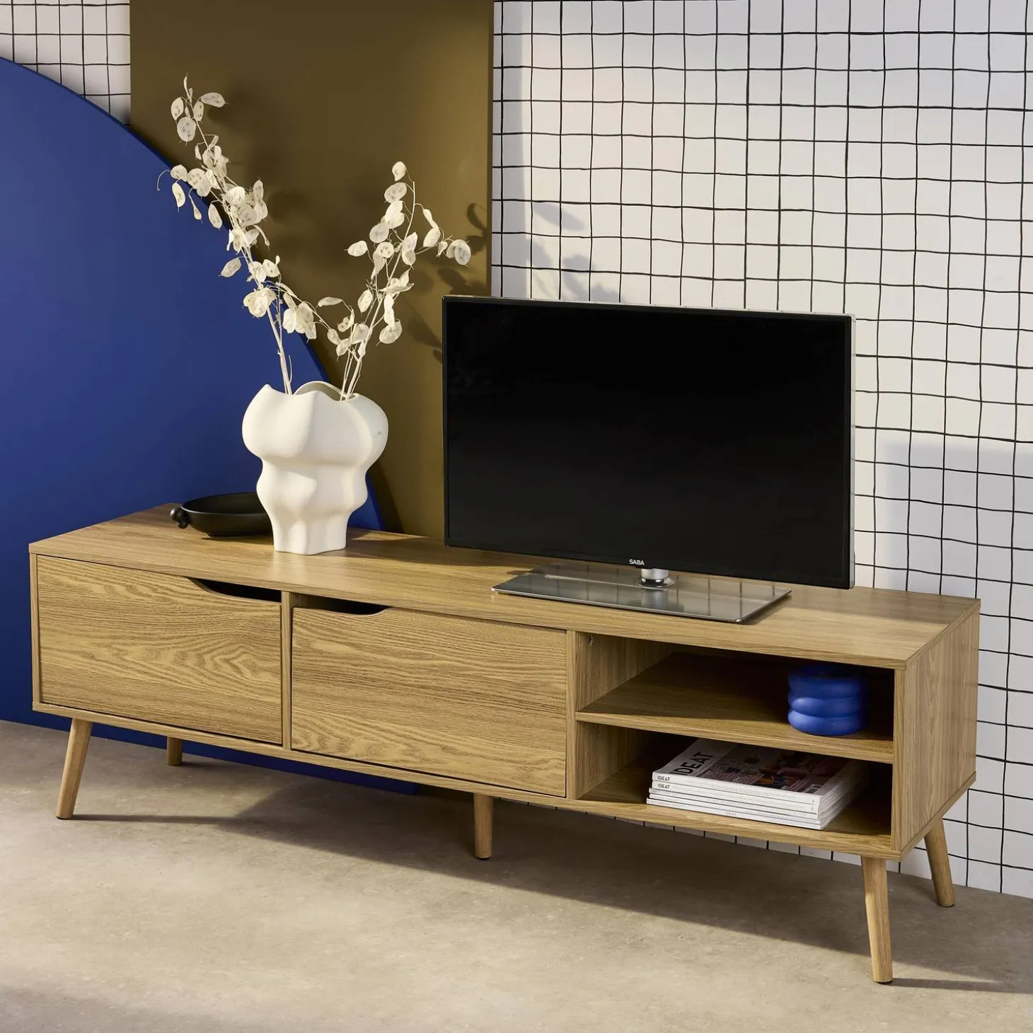 TV-Möbel mit Nussbaumdekor, 2 Türen, 160 cm