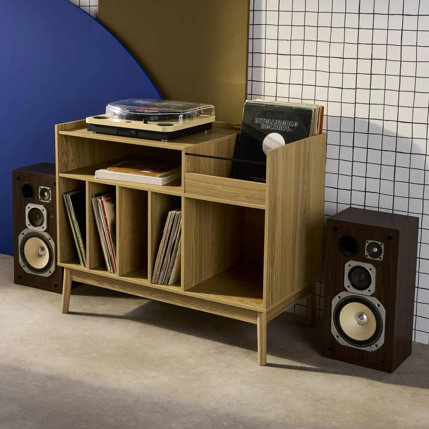 Vintage-Möbel für Schallplatten mit Holzdekor