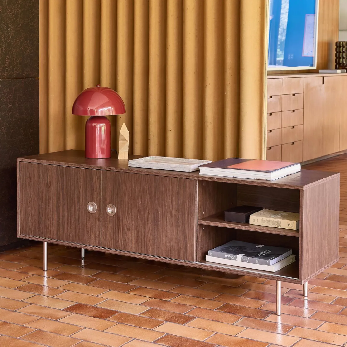 Vintage TV-Möbel mit Holzdekor und Edelstahl, 2 Türen, 140cm
