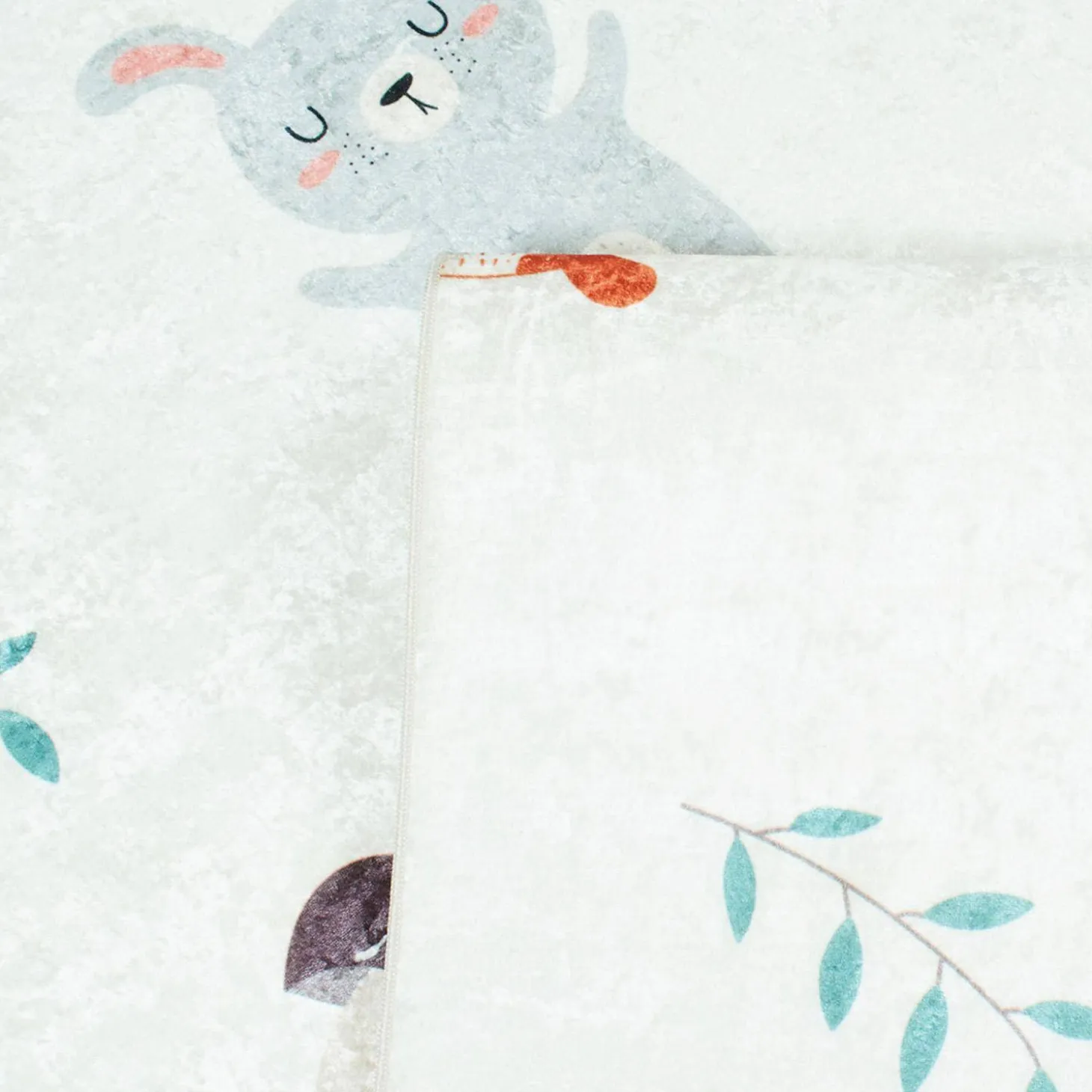 Weißer Kinderteppich mit Tiermotiven